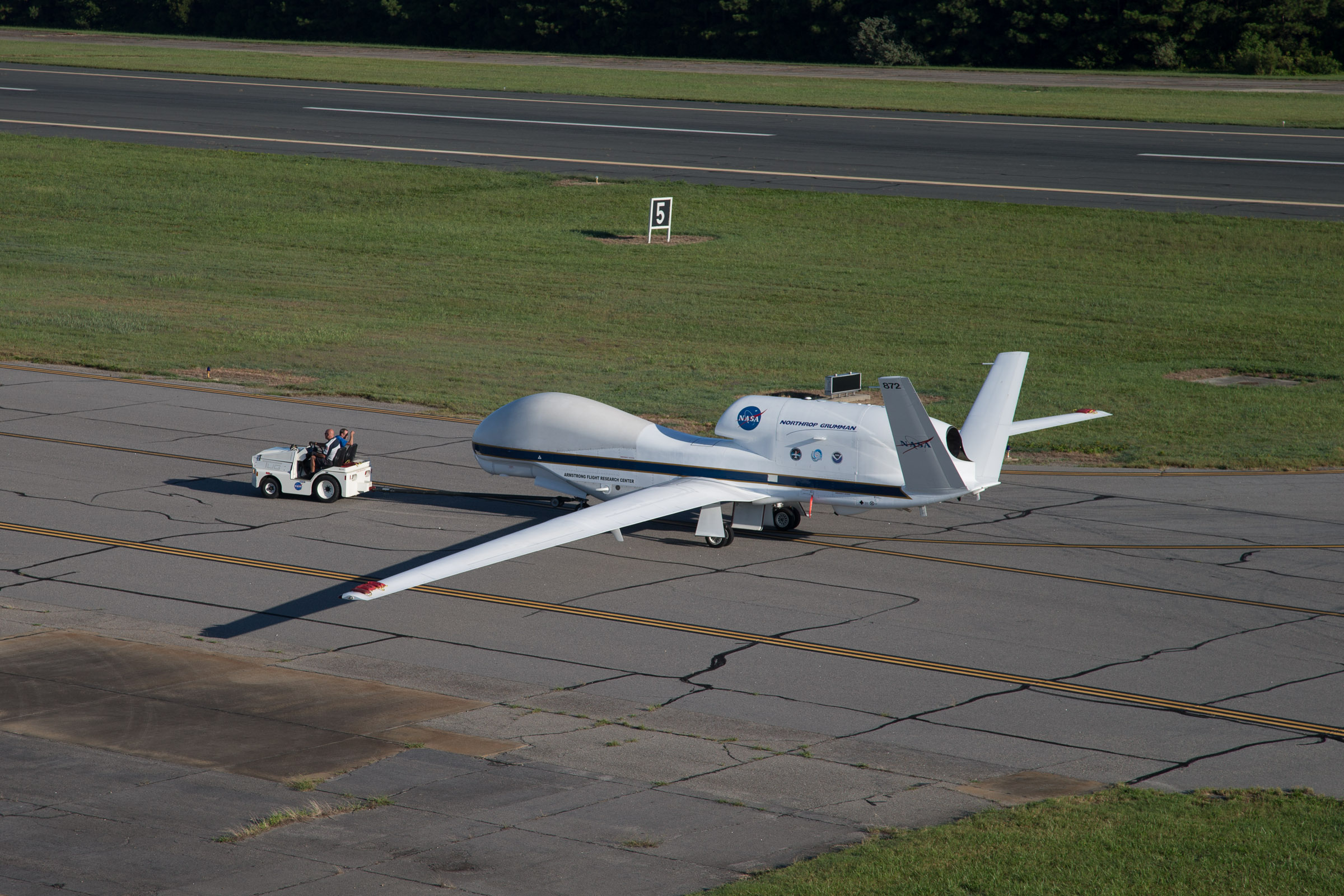AV-6 being towed back to D-1 at WFF (8.27.14).jpg