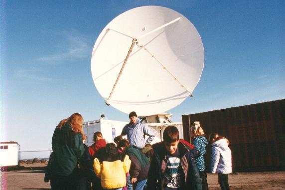 Jeff Keeler (NCAR) with visiting school kids at S-Pol radar site..jpg