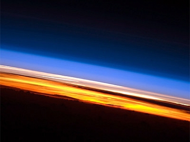 atmosphere_layers_iss_sunset_25may2010_400x300.jpg